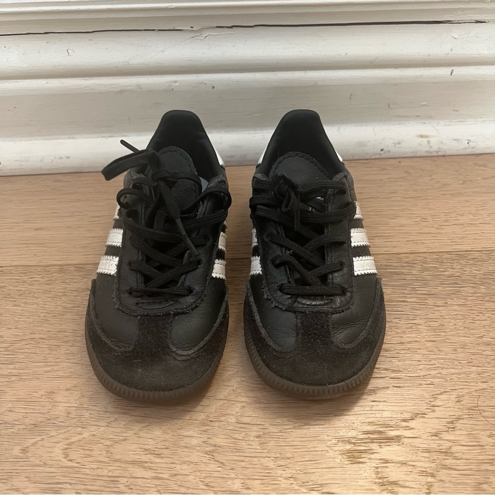 Adidas Classic Black Sambas sz 8